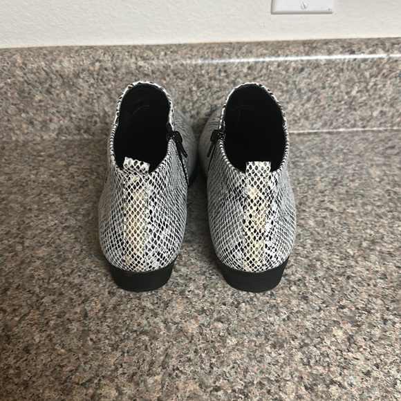 Snakeskin print boots - Picture 3 of 4